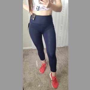 GapFit High Rise Capris in Sculpts Revolution